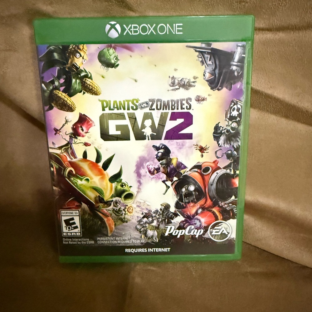 Plants vs Zombies GW2 for Xbox One - Green Case